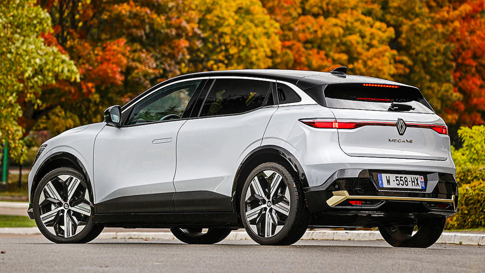 Ογκώδες και κομψό το ηλεκτρικό Renault Megane Electric Ε- Tech, σχεδιαστικά «πατάει» πάνω στο πρωτότυπο eVision